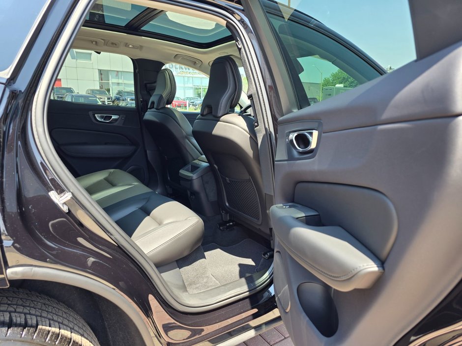 2025 Volvo XC60 CORE DARK THEME-18