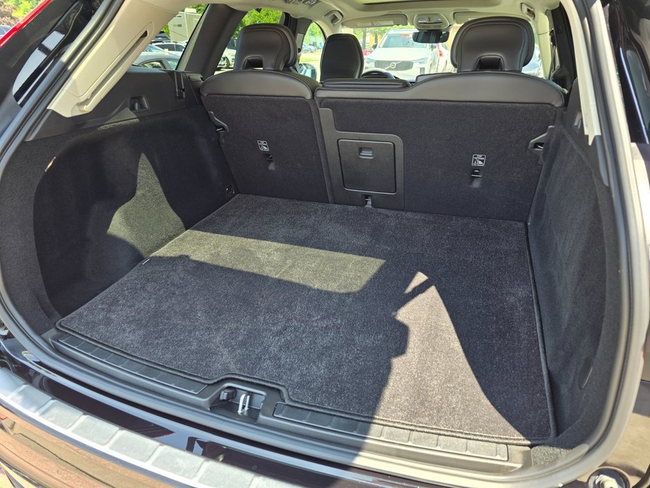 2025 Volvo XC60 CORE DARK THEME-17