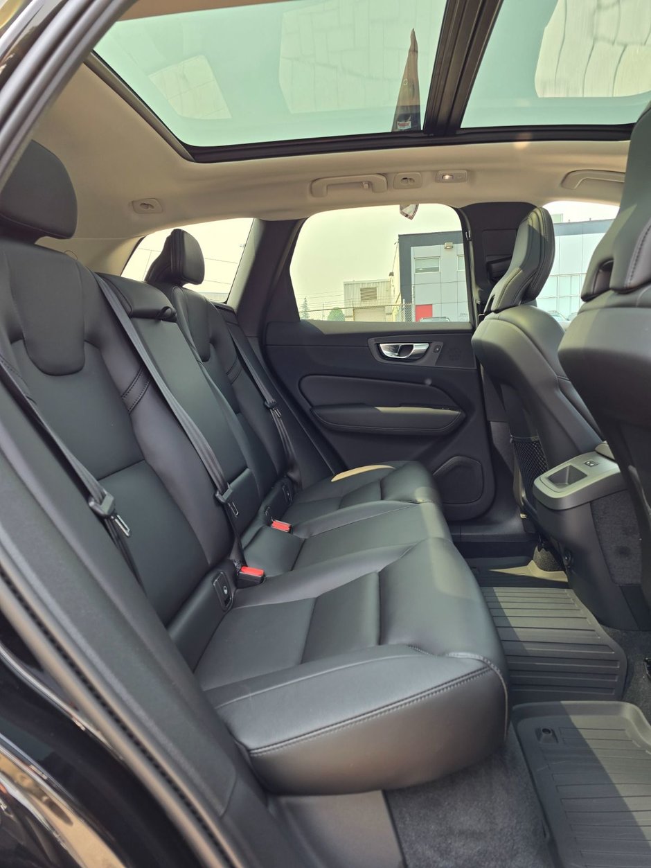 2025 Volvo XC60 CORE DARK THEME-19