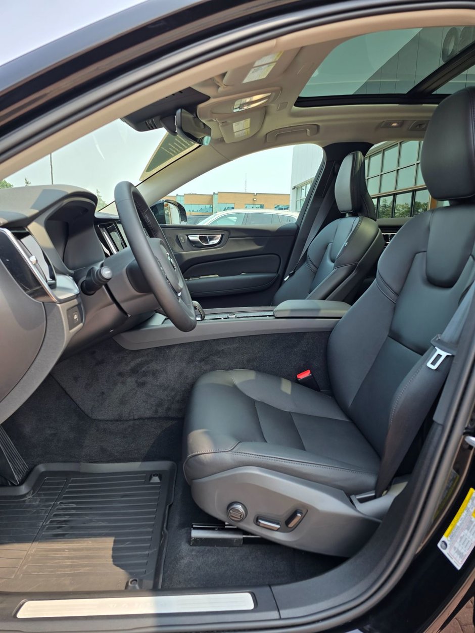 2025 Volvo XC60 CORE DARK THEME-12