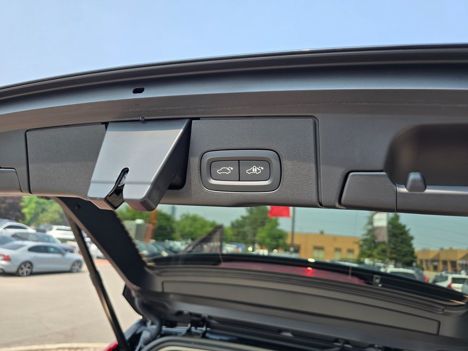 2025 Volvo XC60 CORE DARK THEME-16