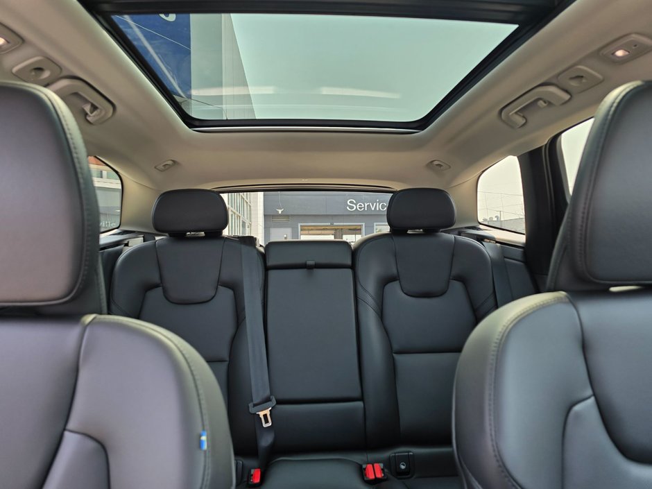 2025 Volvo XC60 CORE DARK THEME-8
