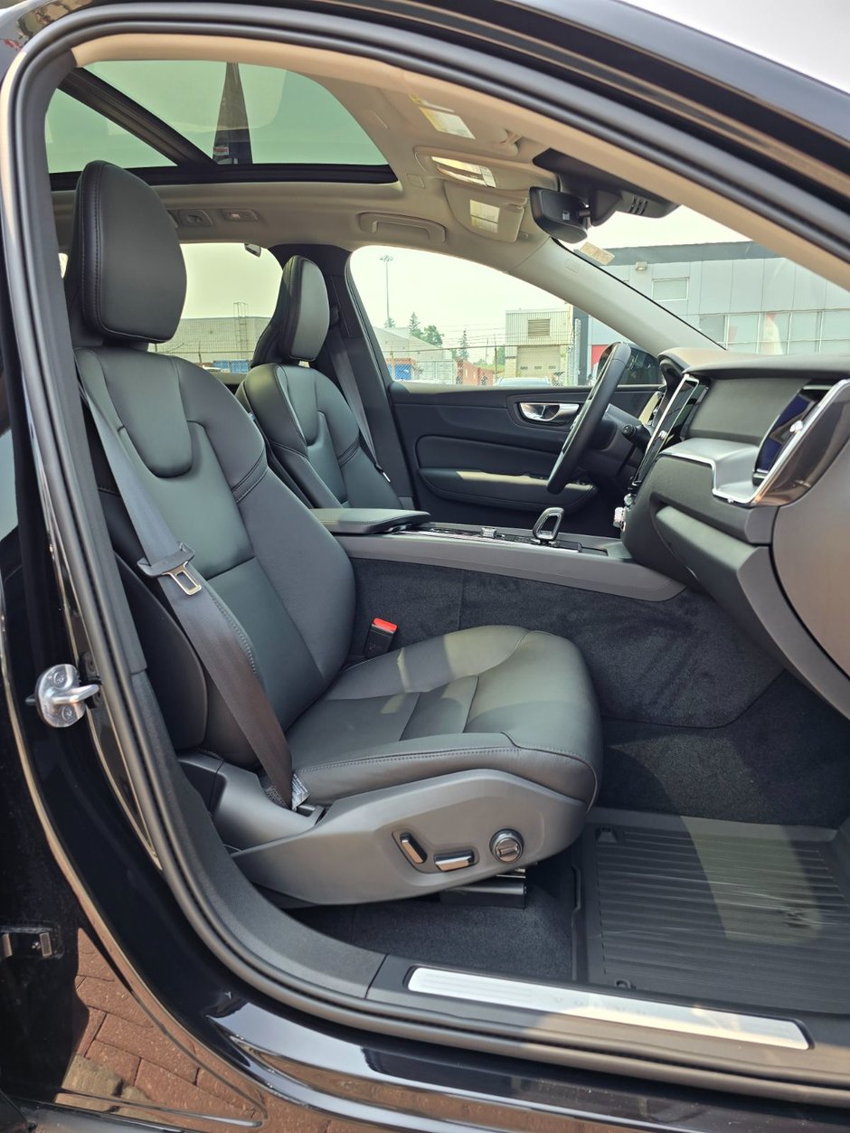 2025 Volvo XC60 CORE DARK THEME-23