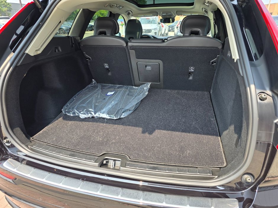 2025 Volvo XC60 CORE DARK THEME-17