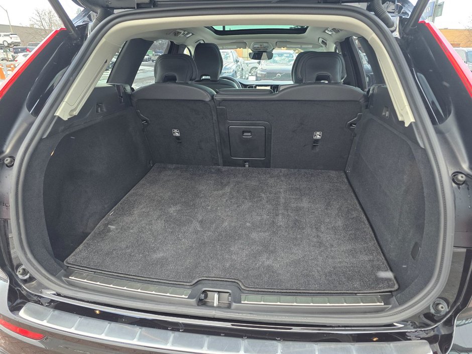 2025 Volvo XC60 PLUS DARK THEME-17