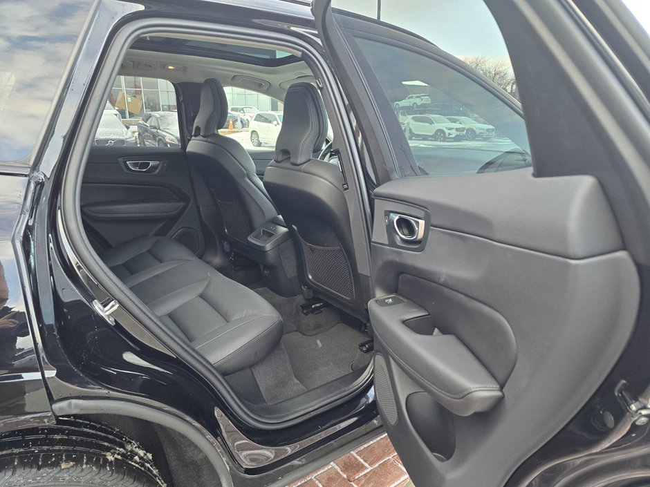 2025 Volvo XC60 PLUS DARK THEME-18