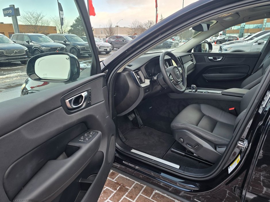 2025 Volvo XC60 PLUS DARK THEME-10