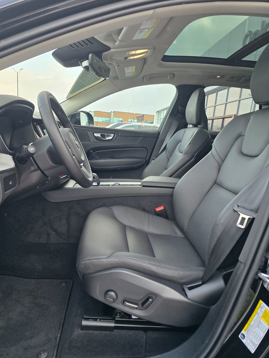 2025 Volvo XC60 PLUS DARK THEME-12