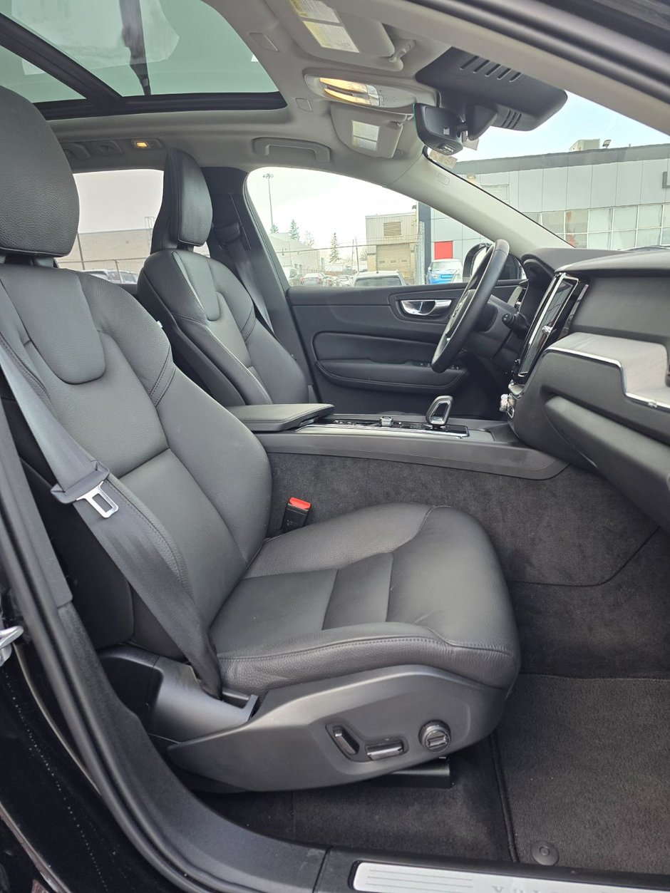 2025 Volvo XC60 PLUS DARK THEME-23
