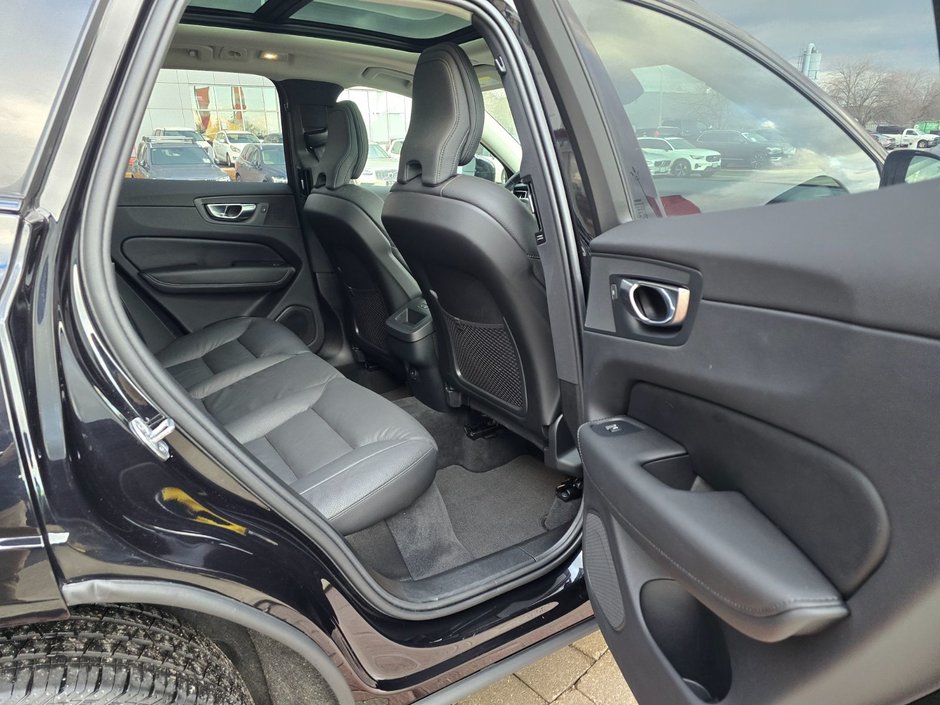 2025 Volvo XC60 PLUS DARK THEME-18