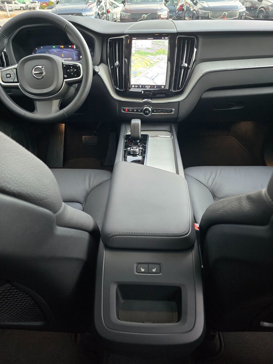 2025 Volvo XC60 PLUS DARK THEME-21