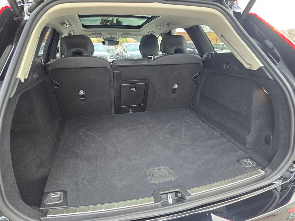 2025 Volvo XC60 PLUS DARK THEME-16