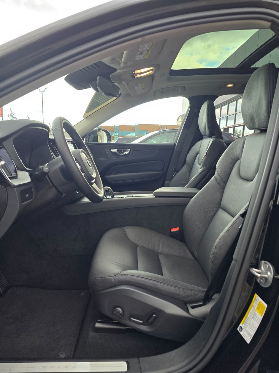 2025 Volvo XC60 PLUS DARK THEME-24