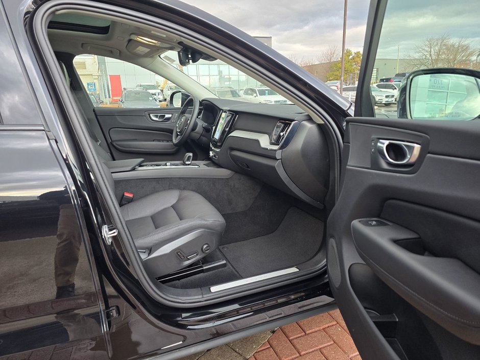 2025 Volvo XC60 PLUS DARK THEME-22
