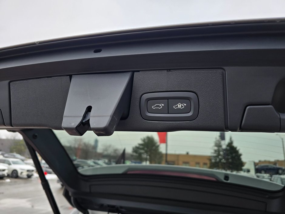 2025 Volvo XC60 PLUS DARK THEME-16