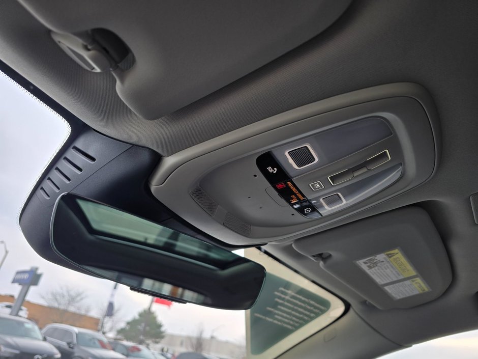 2025 Volvo XC60 PLUS DARK THEME-23