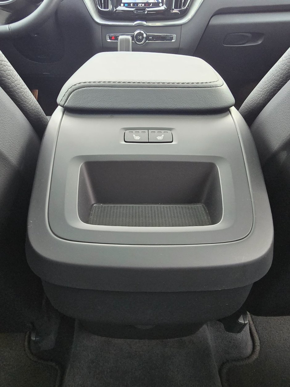 2025 Volvo XC60 PLUS DARK THEME-20