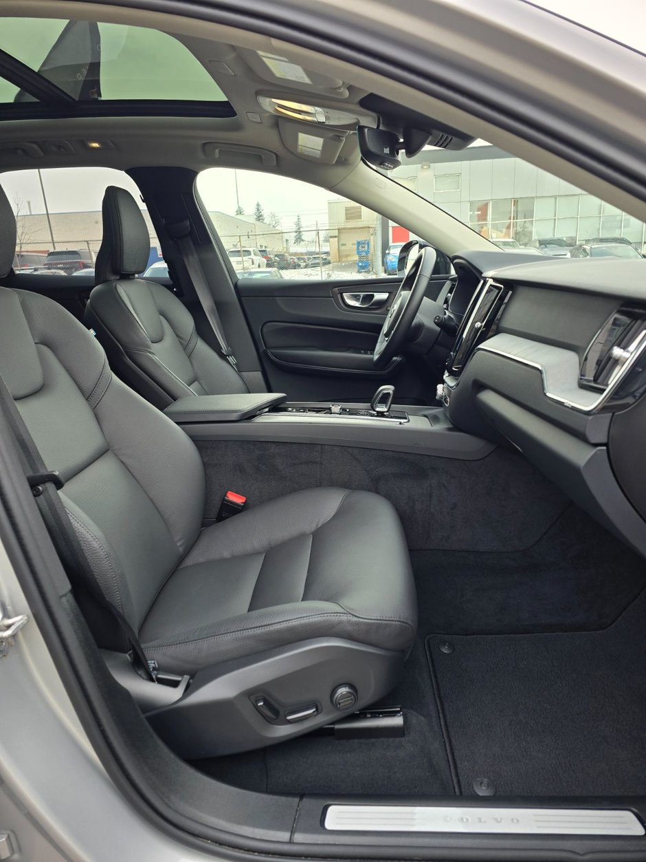 2025 Volvo XC60 PLUS DARK THEME-22