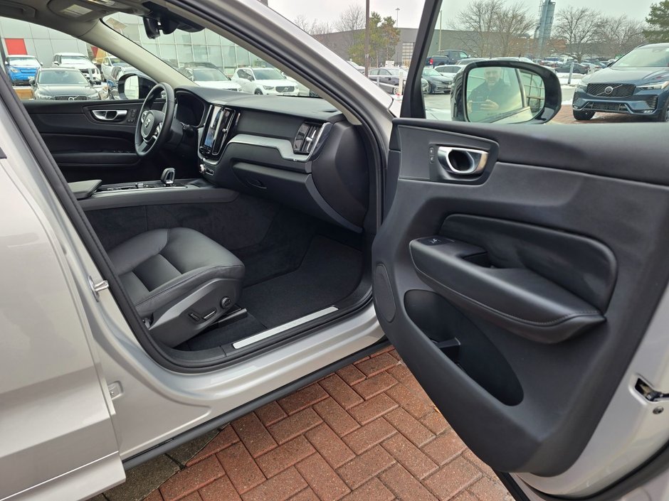2025 Volvo XC60 PLUS DARK THEME-21