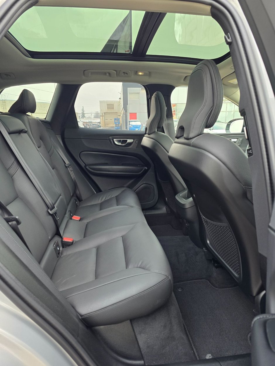 2025 Volvo XC60 PLUS DARK THEME-19