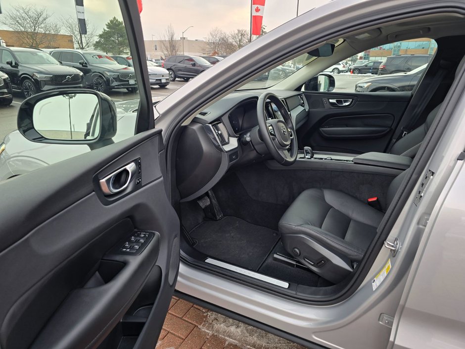 2025 Volvo XC60 PLUS DARK THEME-12