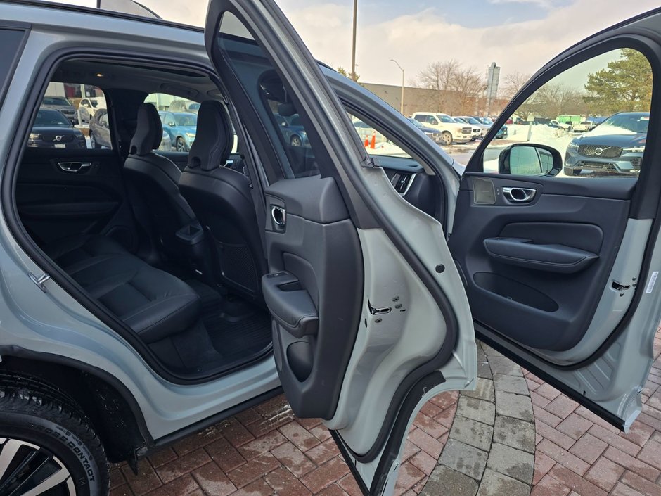 2025 Volvo XC60 PLUS DARK THEME-10