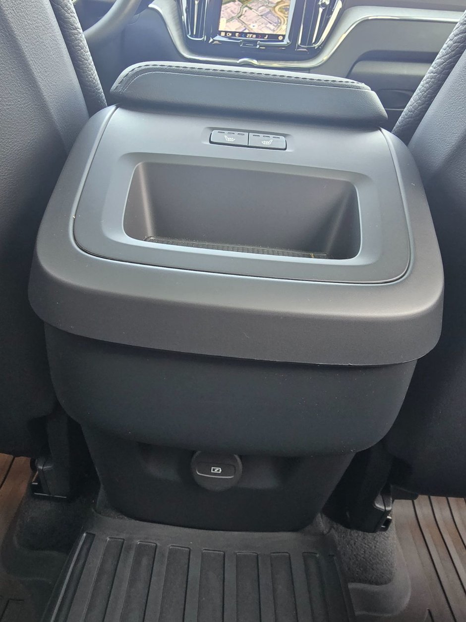 2025 Volvo XC60 PLUS DARK THEME-20