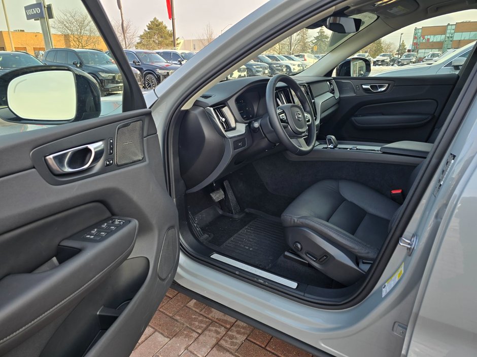 2025 Volvo XC60 PLUS DARK THEME-12