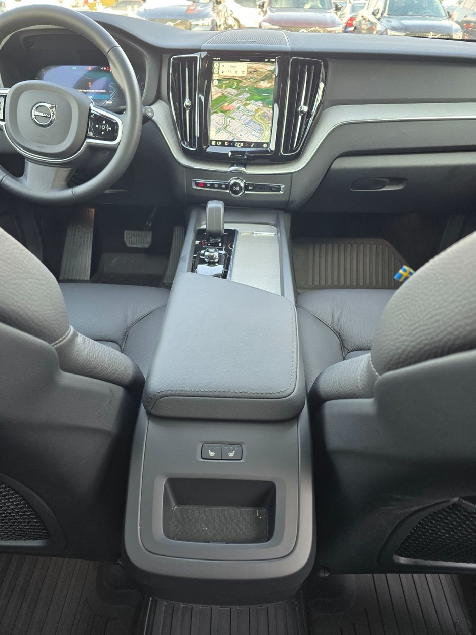 2025 Volvo XC60 PLUS DARK THEME-21