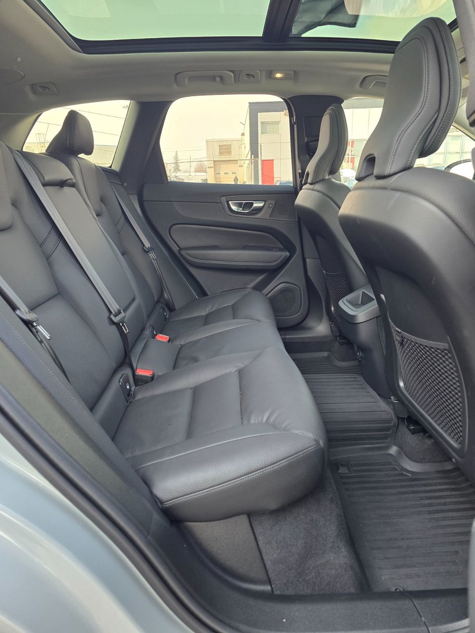 2025 Volvo XC60 PLUS DARK THEME-19