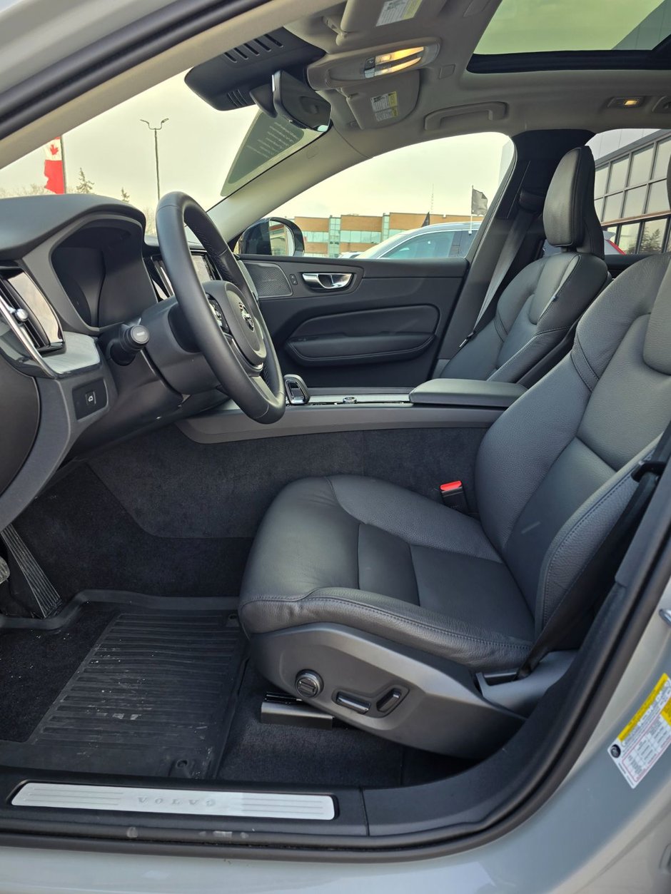 2025 Volvo XC60 PLUS DARK THEME-24