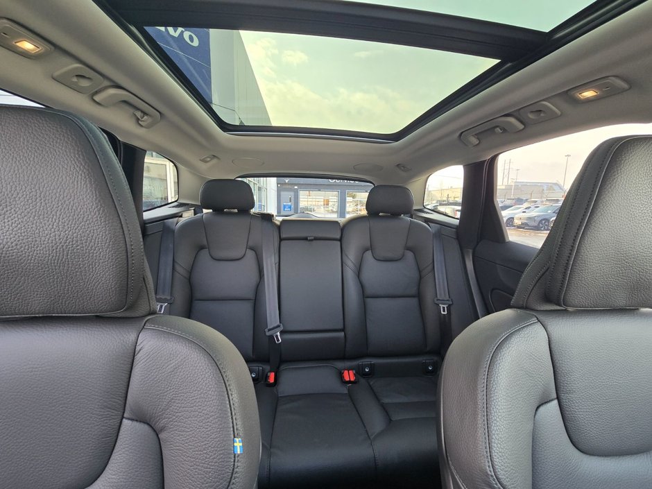 2025 Volvo XC60 PLUS DARK THEME-8
