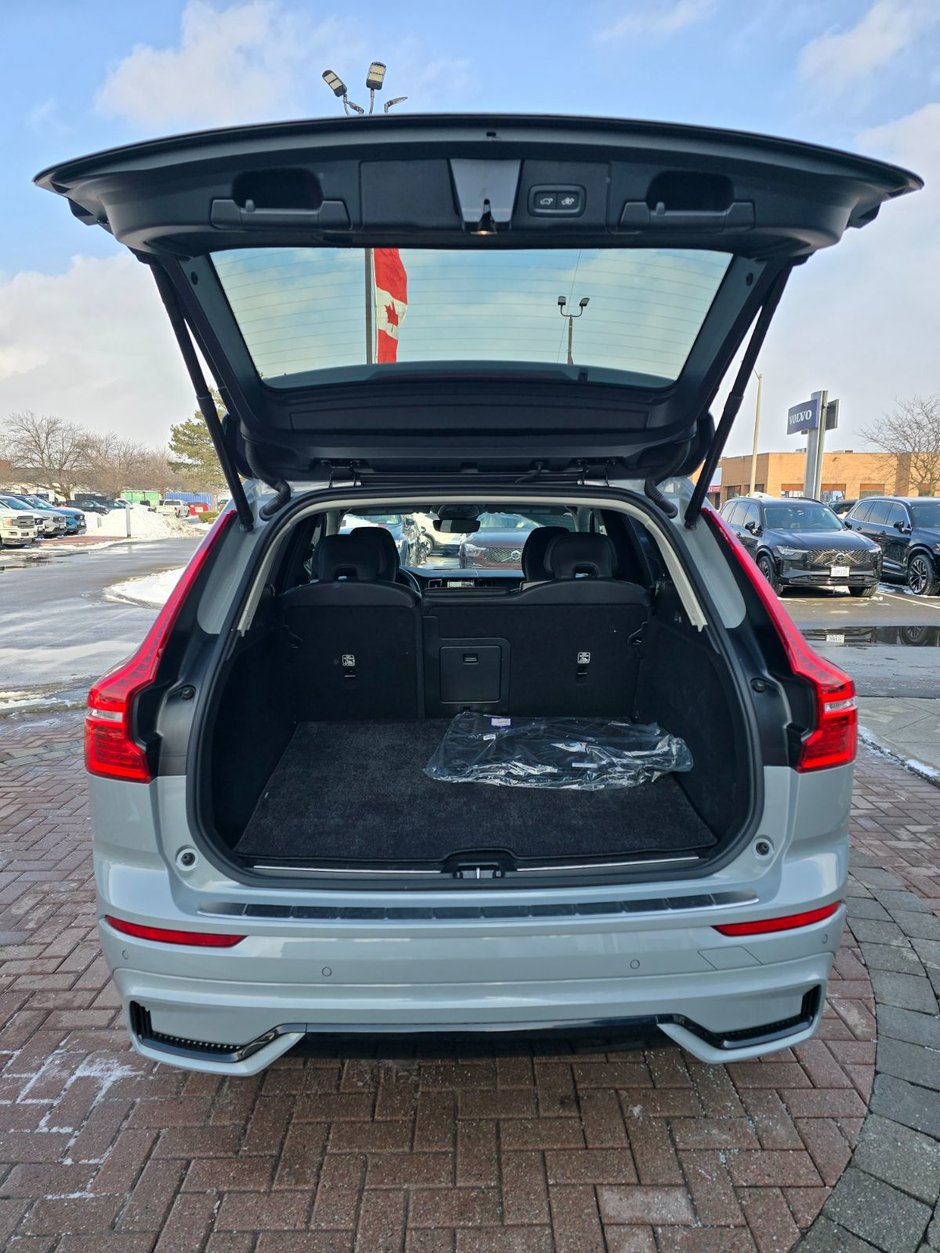 2025 Volvo XC60 PLUS DARK THEME-15