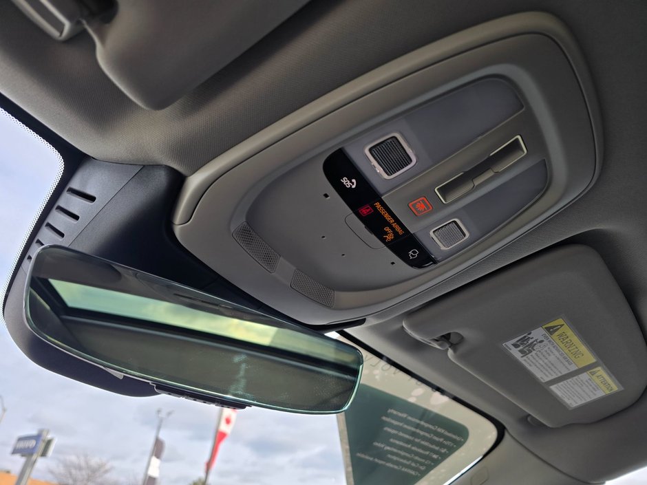 2025 Volvo XC60 ULTRA DARK THEME-25