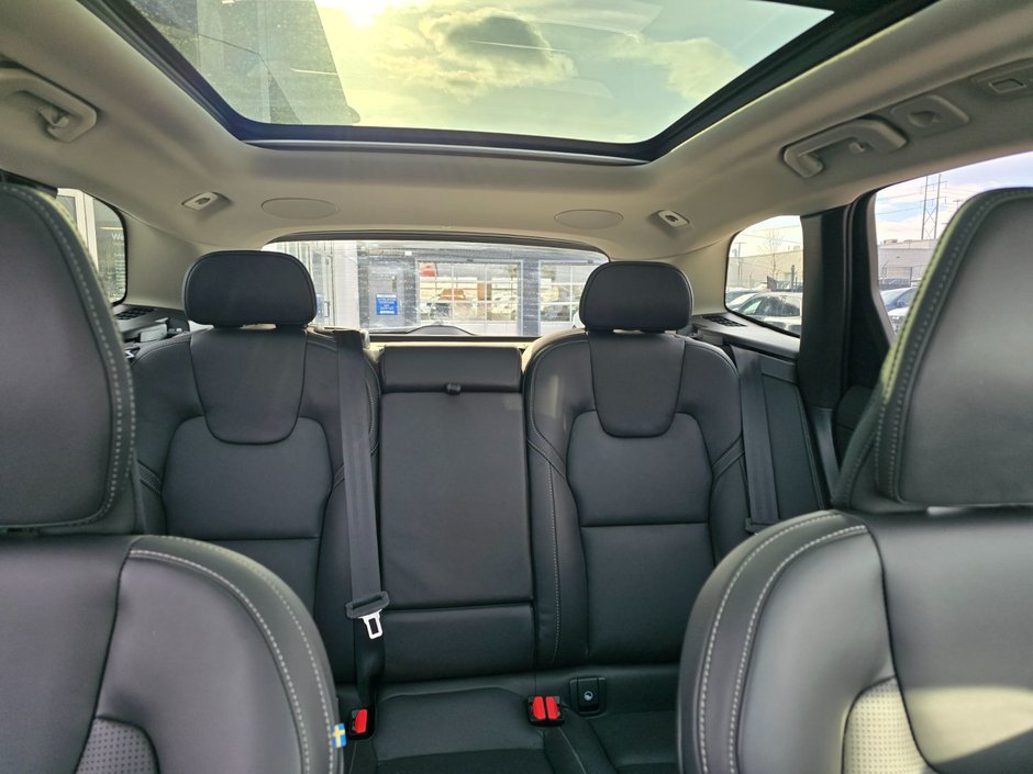 2025 Volvo XC60 ULTRA DARK THEME-8