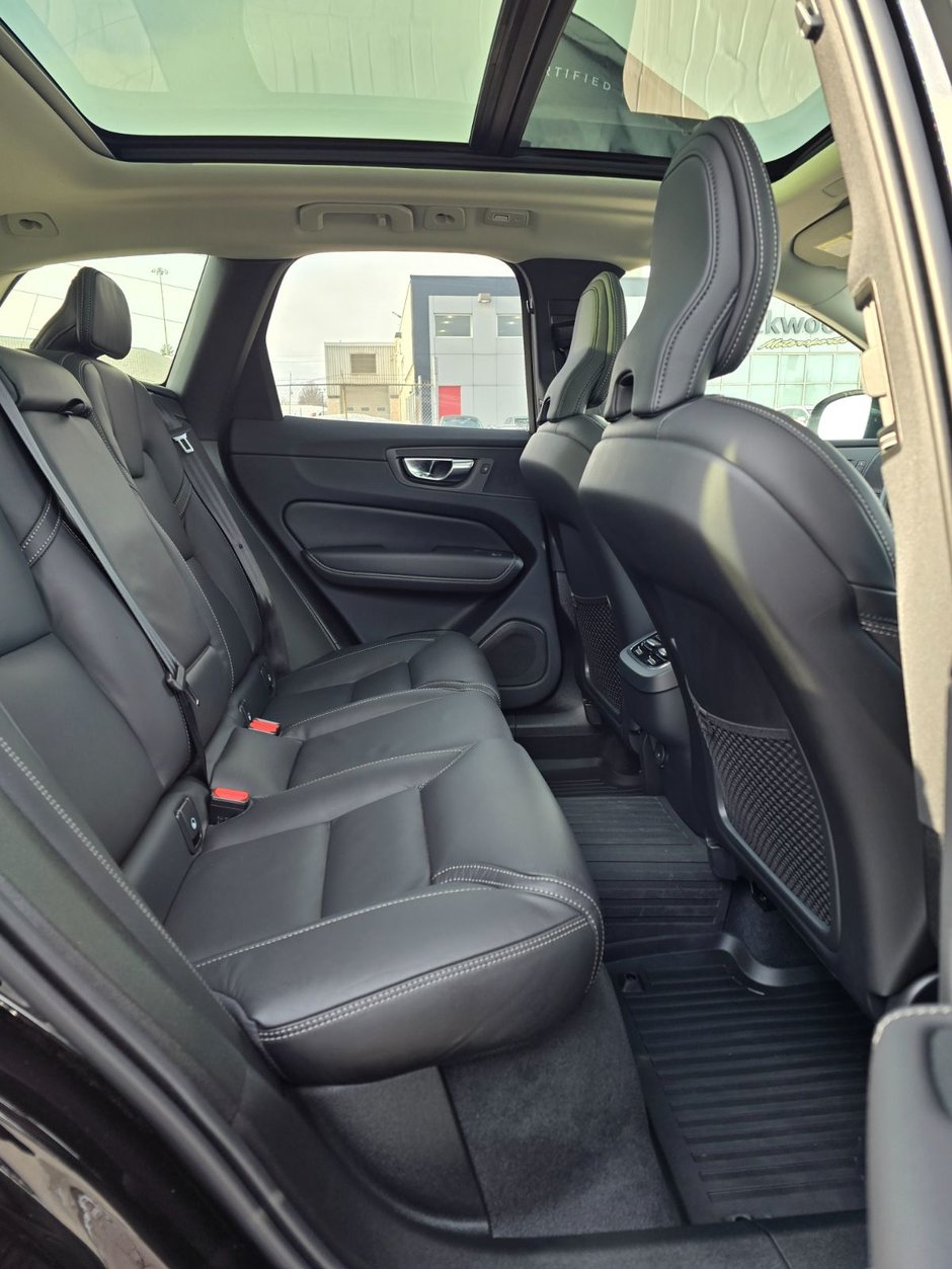 2025 Volvo XC60 ULTRA DARK THEME-19