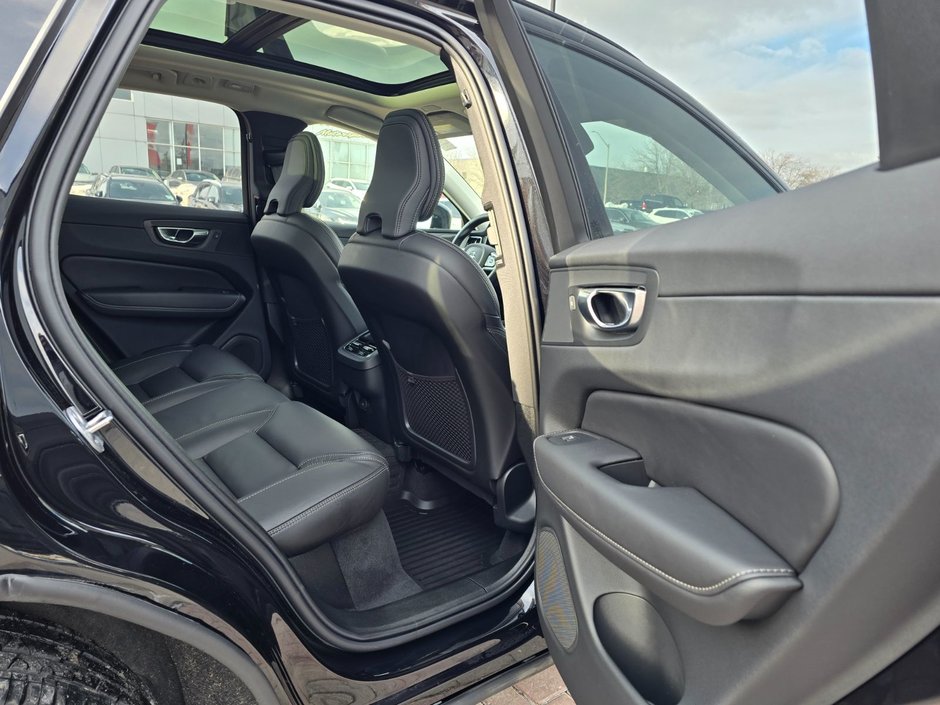 2025 Volvo XC60 ULTRA DARK THEME-18