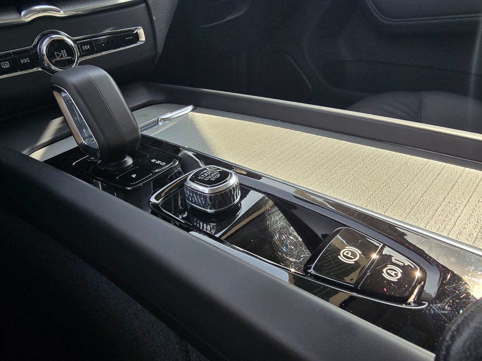 2025 Volvo XC60 PLUS DARK THEME-29