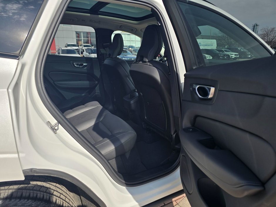 2025 Volvo XC60 PLUS DARK THEME-16