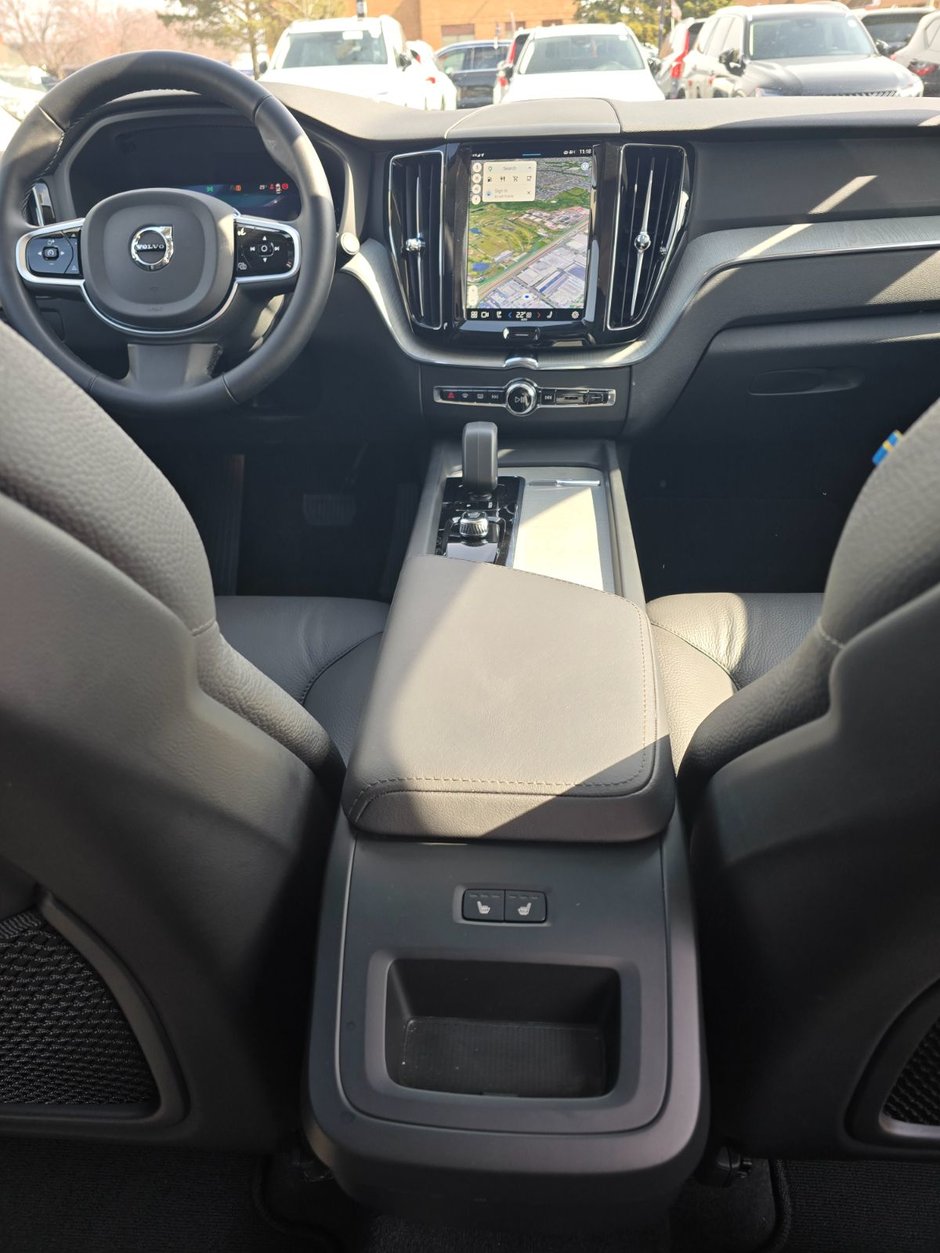 2025 Volvo XC60 PLUS DARK THEME-19