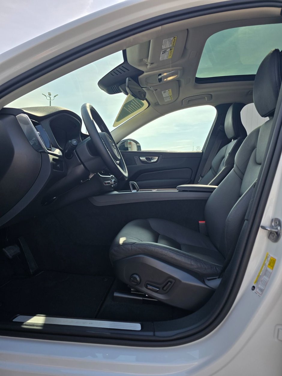2025 Volvo XC60 PLUS DARK THEME-24