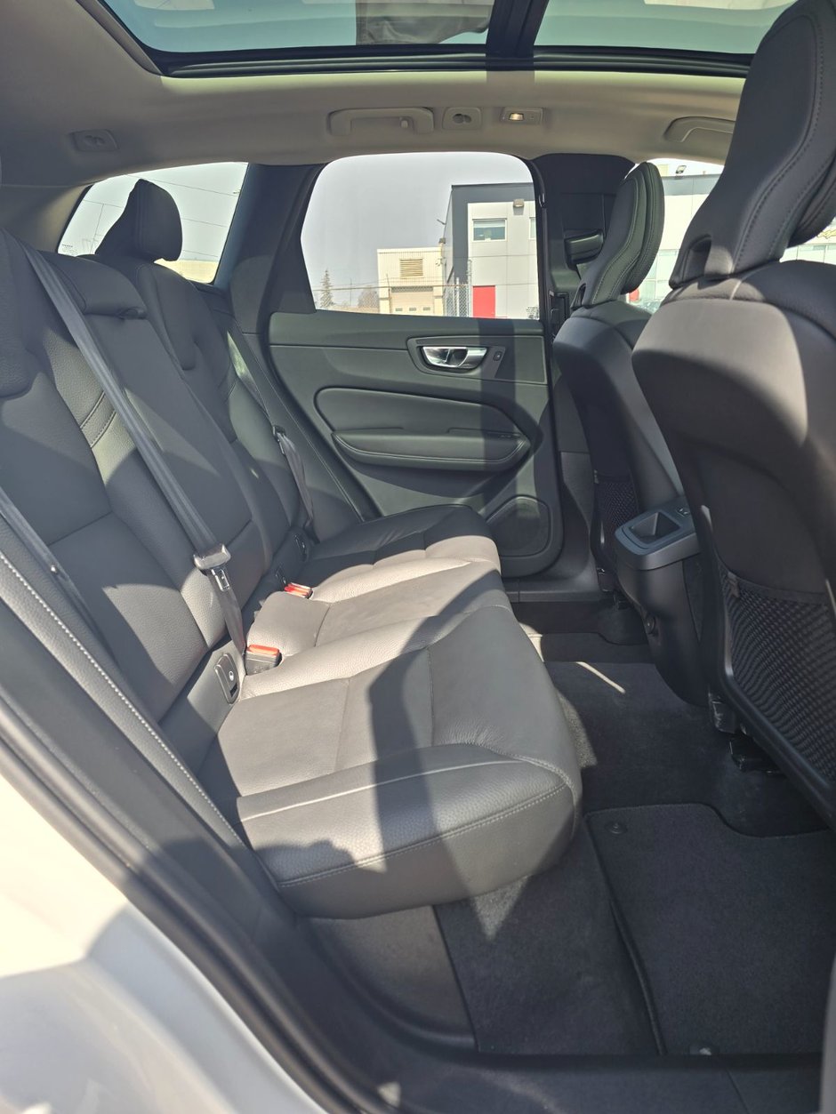 2025 Volvo XC60 PLUS DARK THEME-17