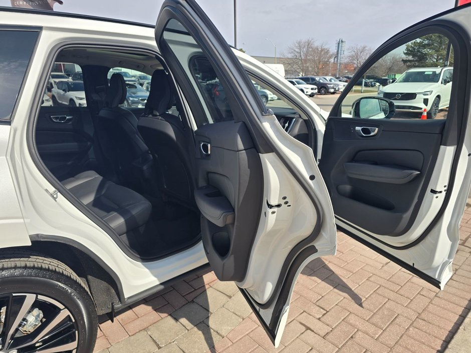 2025 Volvo XC60 PLUS DARK THEME-15