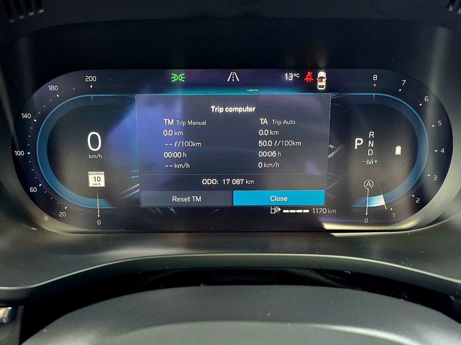 2025 Volvo XC60 PLUS DARK THEME-1