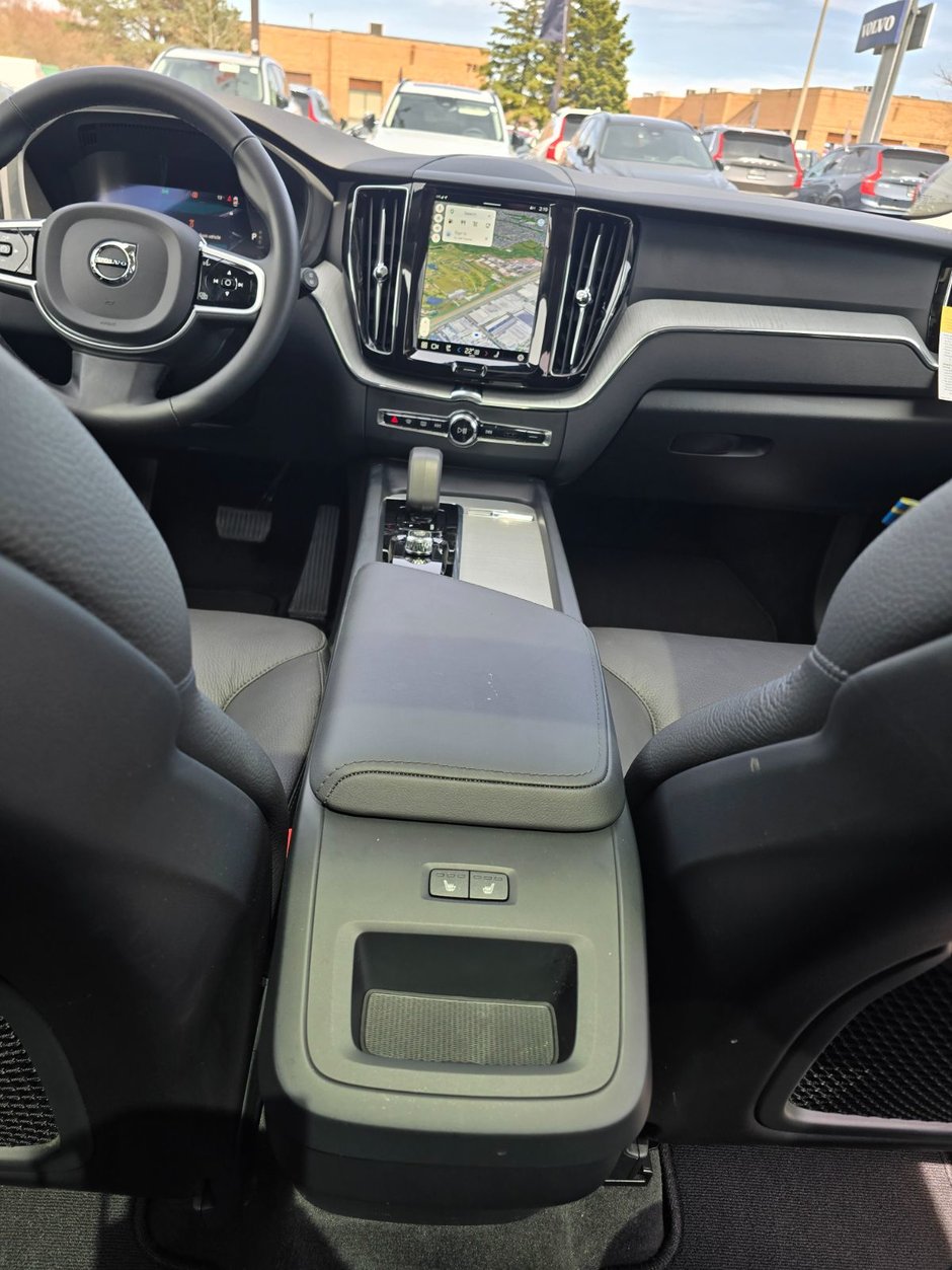 2025 Volvo XC60 PLUS DARK THEME-21