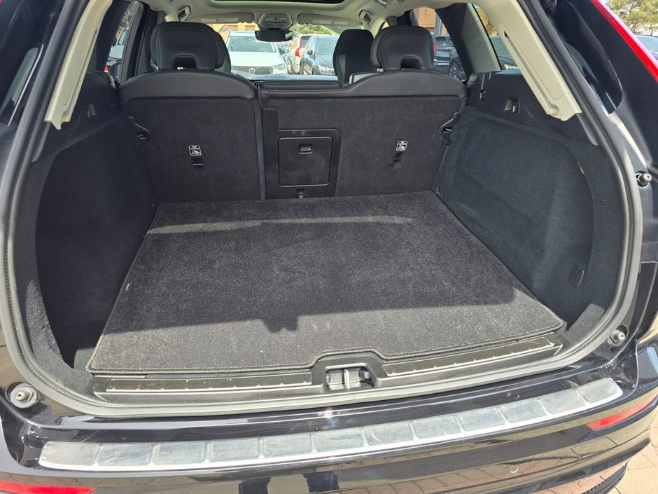 2025 Volvo XC60 PLUS DARK THEME-17