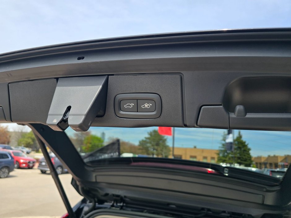 2025 Volvo XC60 PLUS DARK THEME-16
