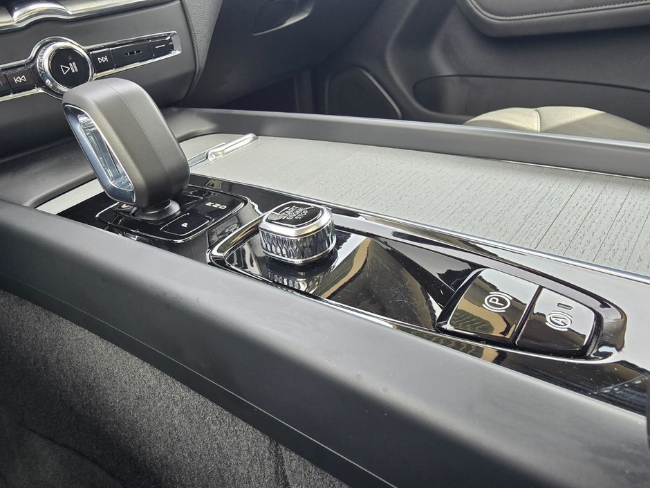 2025 Volvo XC60 PLUS DARK THEME-29