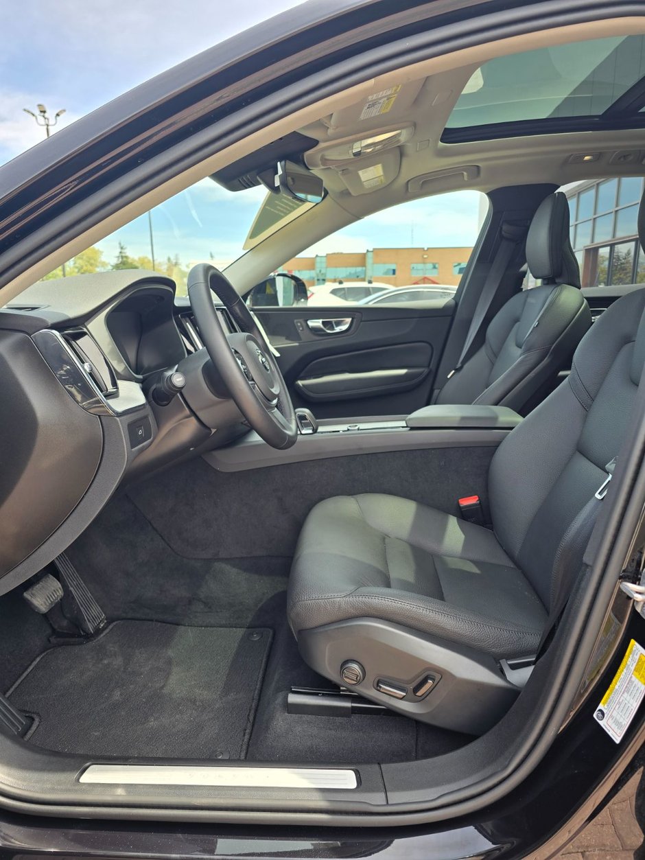 2025 Volvo XC60 PLUS DARK THEME-24