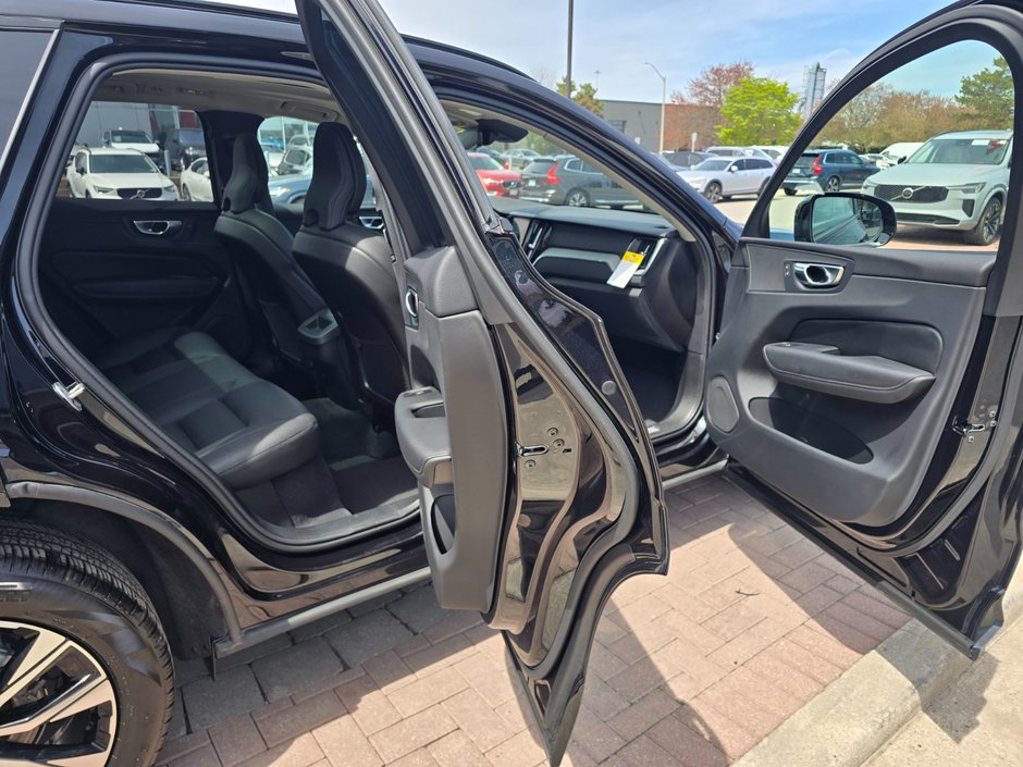 2025 Volvo XC60 PLUS DARK THEME-10